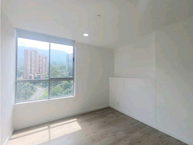 Apartamento de 3 alcobas en arriendo en Loma De Las Brujas, Envigado, 205 m² · foto 8 de 24