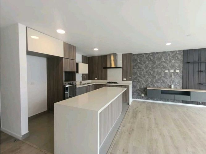 Apartamento de 3 alcobas en arriendo en Loma De Las Brujas, Envigado, 205 m² · foto 21 de 24