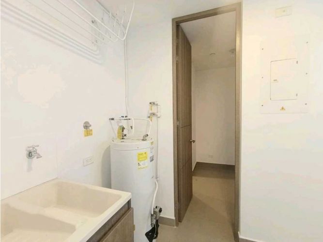 Apartamento de 3 alcobas en arriendo en Loma De Las Brujas, Envigado, 205 m² · foto 22 de 24