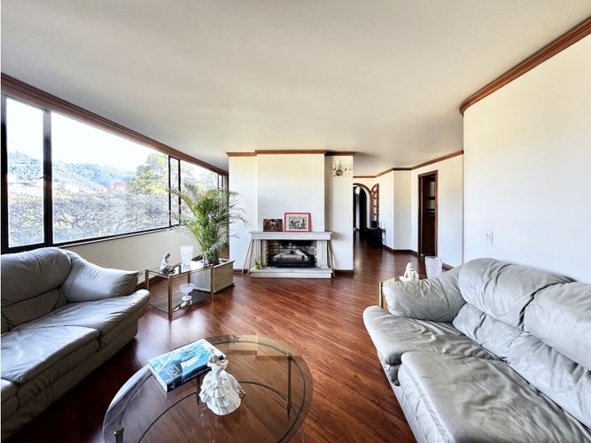 Apartamento de 3 alcobas en venta en Chicó Navarra, Bogotá, 170 m² · foto 2 de 16