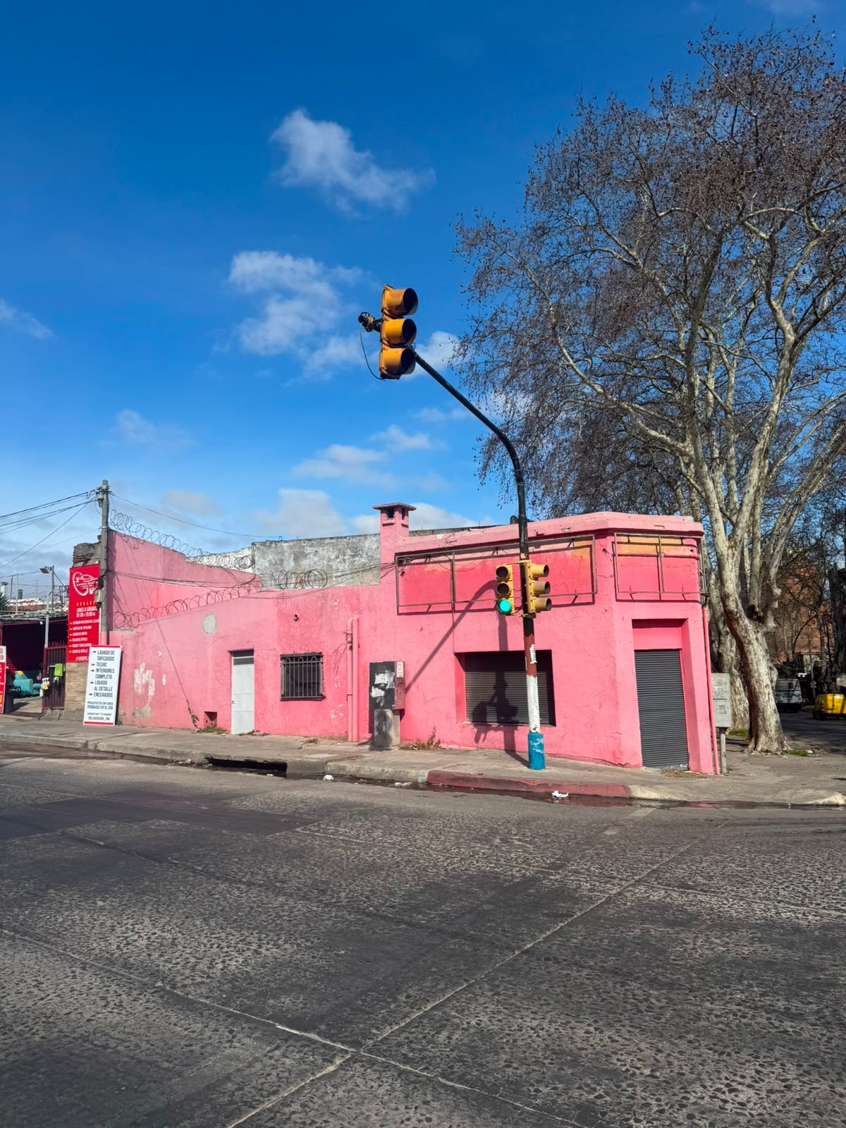LOCAL COMERCIAL EN ALQUILER | ESQUINA SAN MARTÍN Y JOSÉ BATLLE Y ORDÓÑEZ