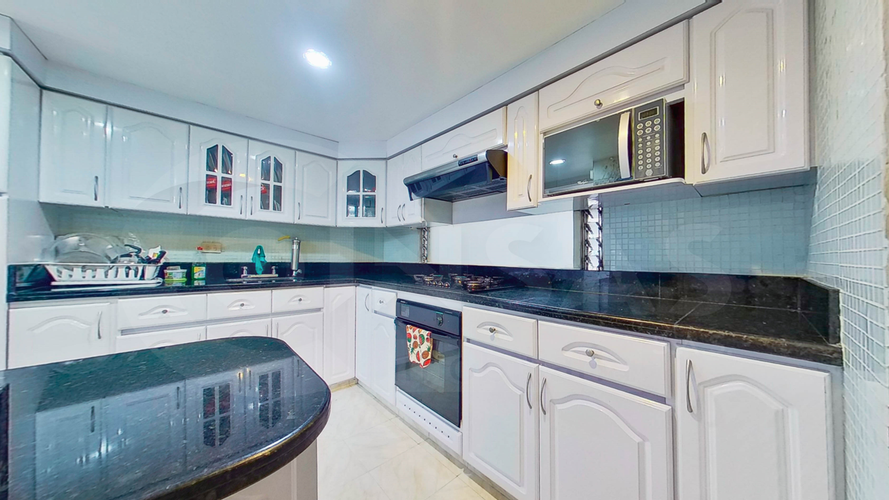 Apartamento de 3 alcobas en venta en Santa Barbara, Bogotá, 145 m² · foto 13 de 22