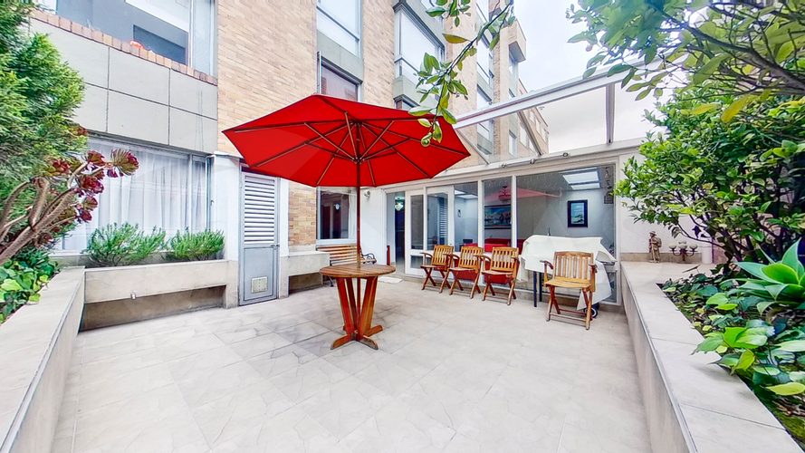 Apartamento de 3 alcobas en venta en Santa Barbara, Bogotá, 145 m² · foto 2 de 22