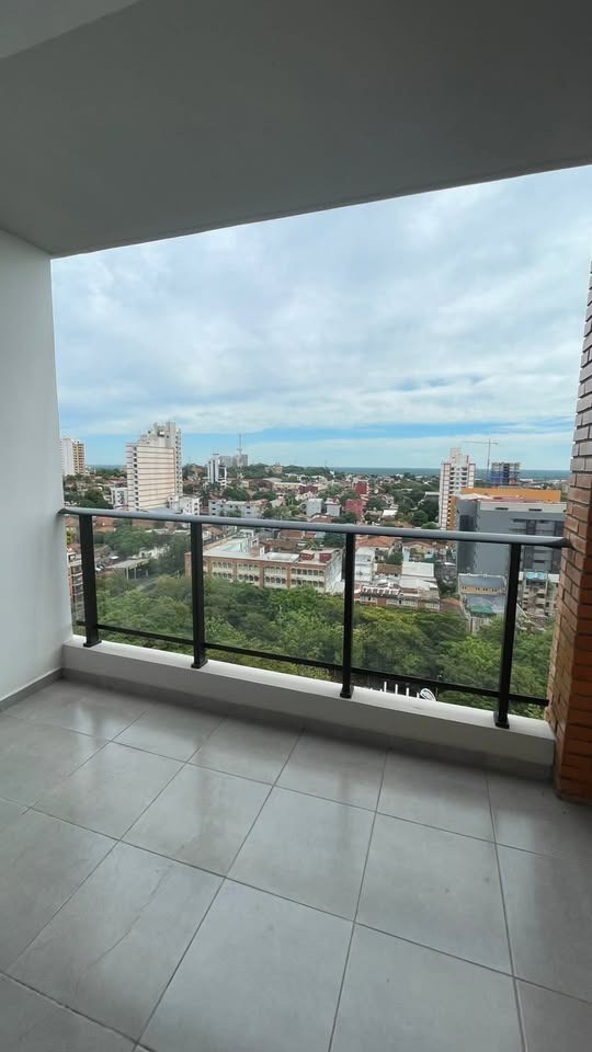 Hermoso DEPARTAMENTO DE 2 DORMITORIOS CON COCHERA, en frente a la PLAZA ITALIA! — foto 2