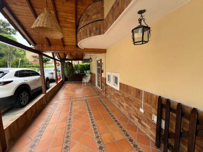 Casa de 4 alcobas en venta en Anillo Vial, Floridablanca, 250 m² · foto 2 de 24