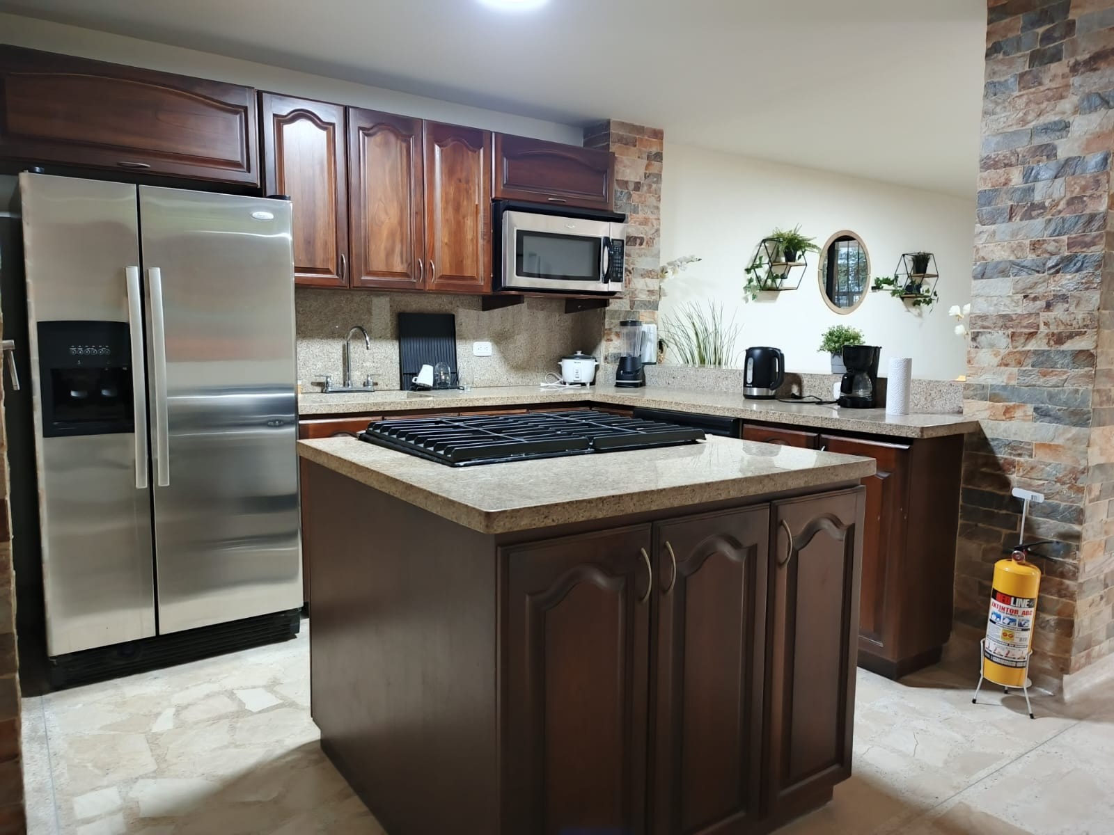 Apartamento en arriendo en La América, Medellín · foto 2 de 24