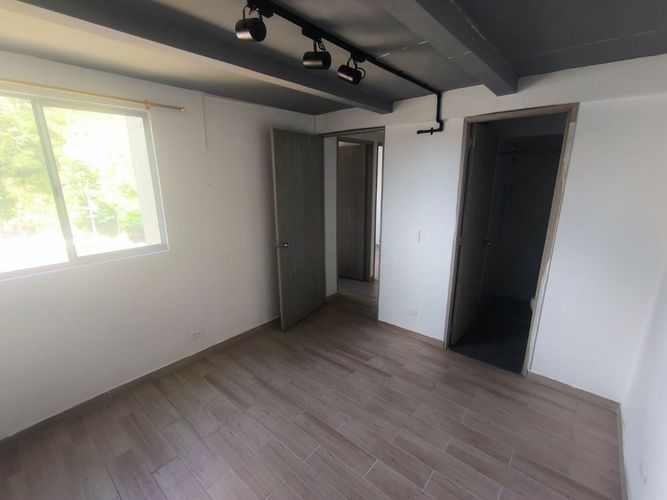 Apartamento de 3 alcobas en venta en San Jose, Sabaneta, 56 m² · foto 23 de 24