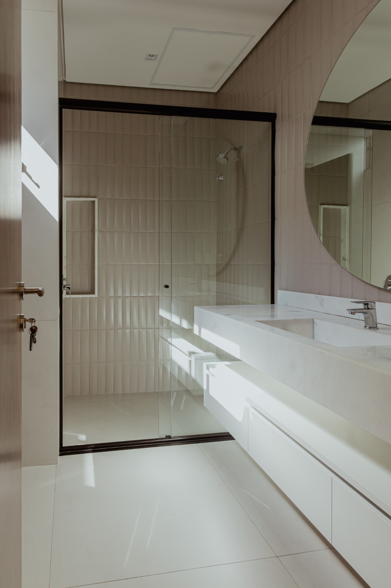 EN VENTA – Exclusiva Residencia de Lujo: Un Oasis de Elegancia y Confort - foto 2