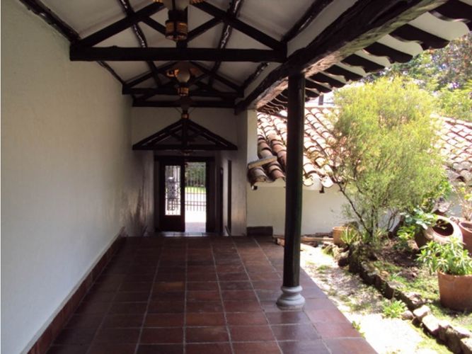 Casa de 4 alcobas en venta en Ciudad Jardin Norte, Bogotá, 781 m² · foto 2 de 24