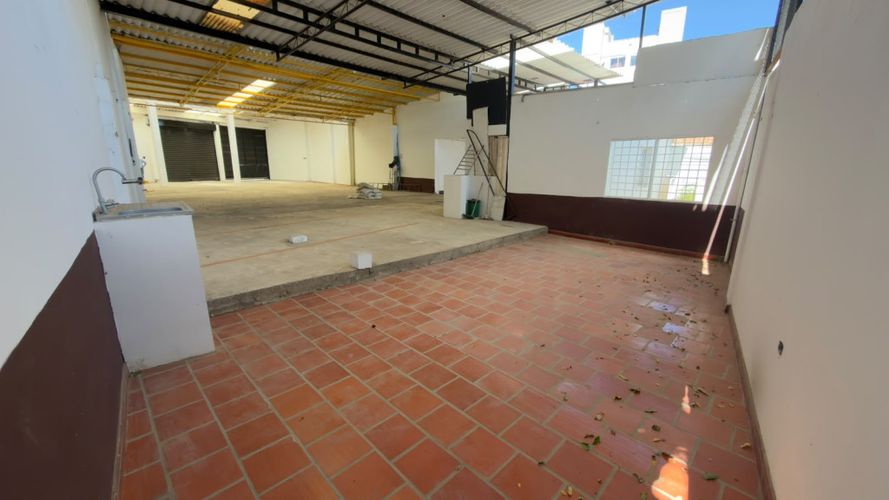 Bodega en venta en El Contento, Cúcuta, 357 m² · foto 2 de 9