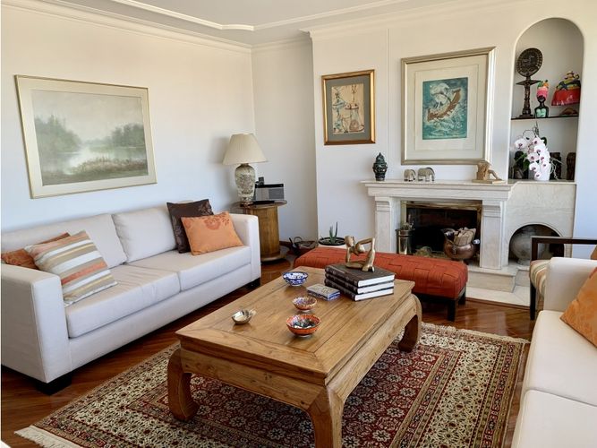 Apartamento de 3 alcobas en venta en Santa Barbara, Bogotá, 219 m² · foto 3 de 24