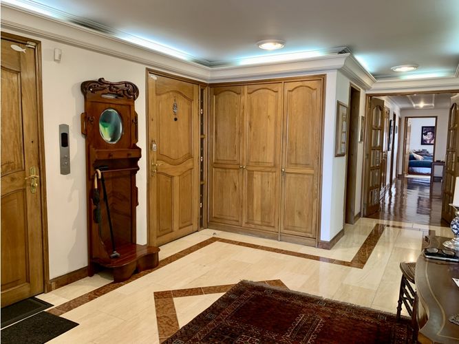 Apartamento de 3 alcobas en venta en Santa Barbara, Bogotá, 219 m² · foto 4 de 24