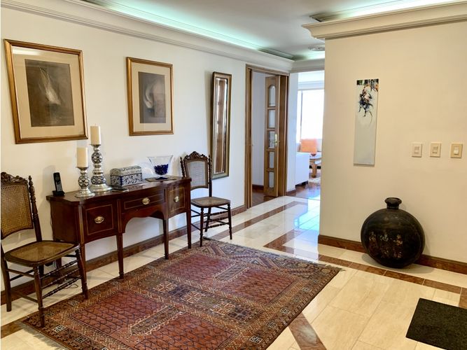 Apartamento de 3 alcobas en venta en Santa Barbara, Bogotá, 219 m² · foto 5 de 24