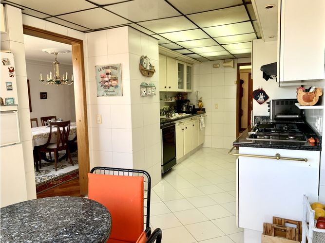 Apartamento de 3 alcobas en venta en Santa Barbara, Bogotá, 219 m² · foto 7 de 24