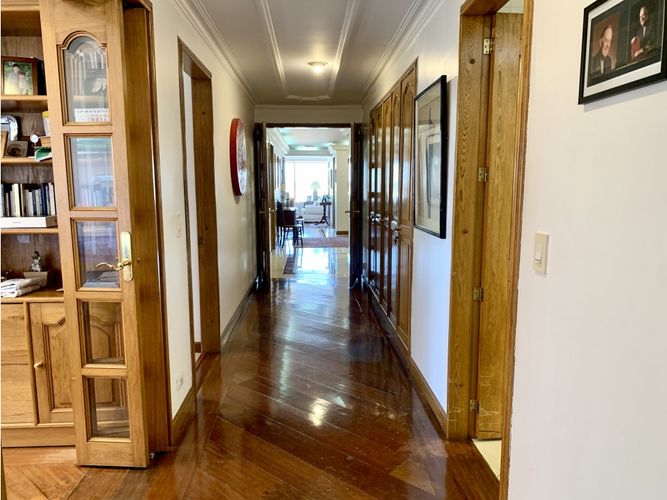 Apartamento de 3 alcobas en venta en Santa Barbara, Bogotá, 219 m² · foto 12 de 24