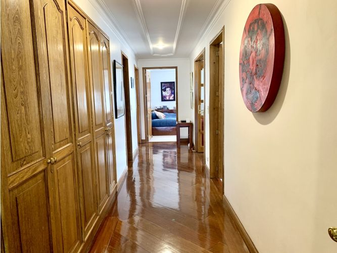 Apartamento de 3 alcobas en venta en Santa Barbara, Bogotá, 219 m² · foto 13 de 24