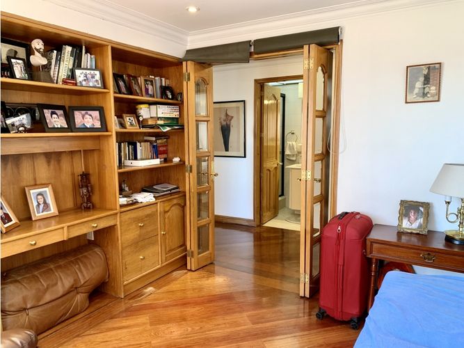 Apartamento de 3 alcobas en venta en Santa Barbara, Bogotá, 219 m² · foto 15 de 24