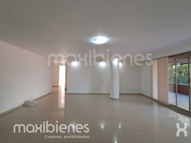 Apartamento de 4 alcobas en arriendo en Los Balsos, Medellín, 200 m² · foto 3 de 15
