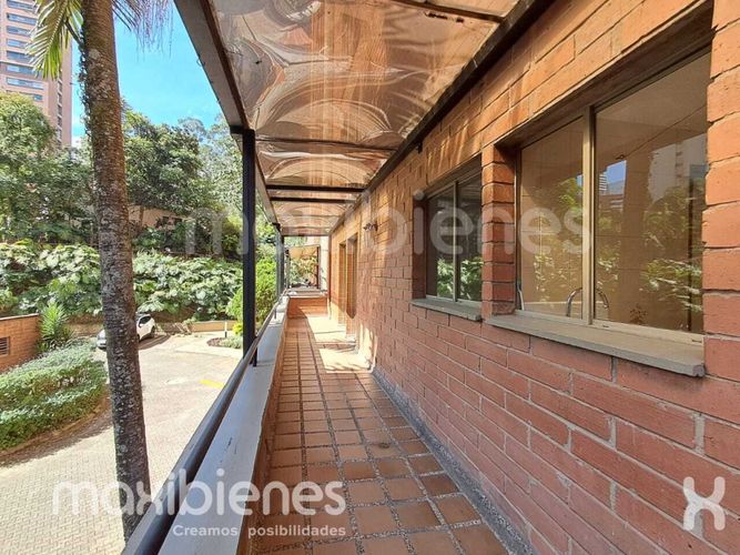 Apartamento de 4 alcobas en arriendo en Los Balsos, Medellín, 200 m² · foto 5 de 15