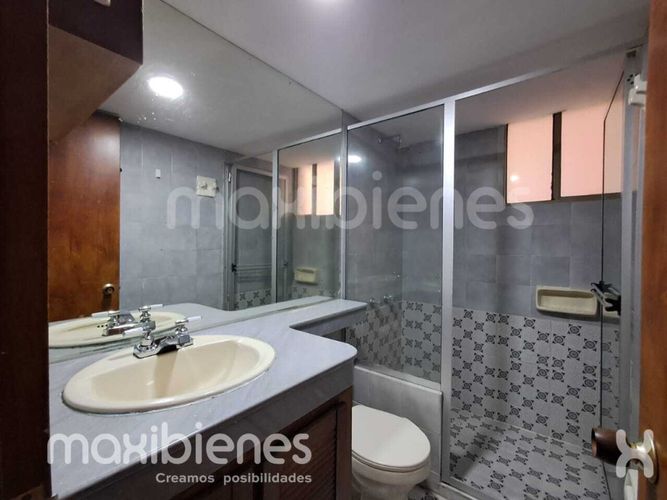 Apartamento de 4 alcobas en arriendo en Los Balsos, Medellín, 200 m² · foto 12 de 15