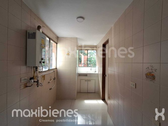 Apartamento de 4 alcobas en arriendo en Los Balsos, Medellín, 200 m² · foto 14 de 15