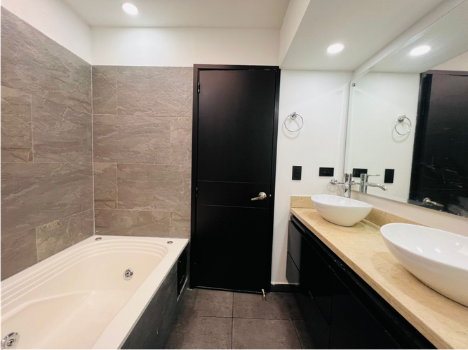 Casa de 5 alcobas en venta en Carvajal, Bogotá, 242 m² · foto 8 de 24