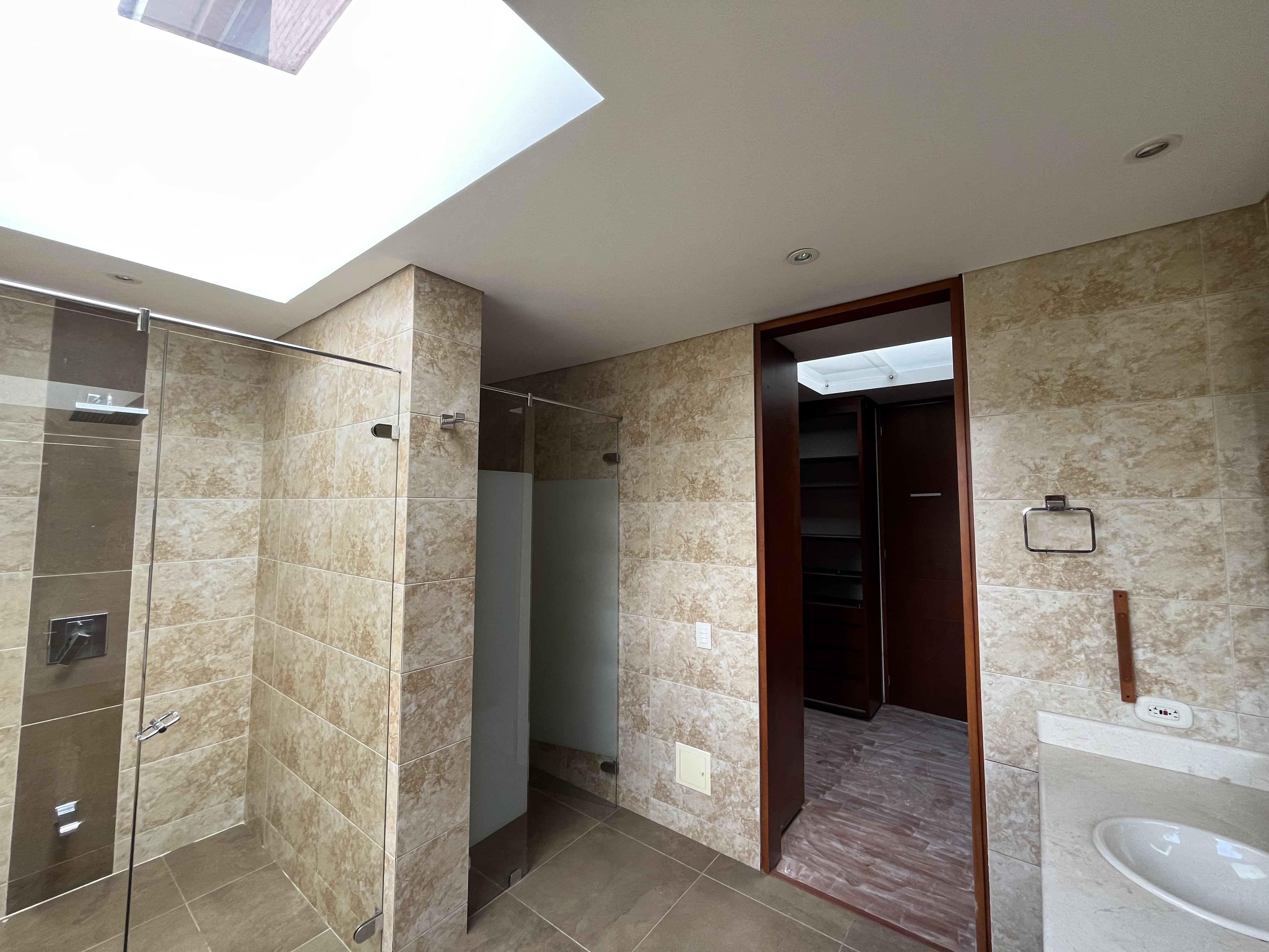 Casa en venta en Guaymaral, Bogotá · foto 3 de 24