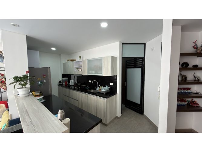 Apartaestudio en venta en Santa Barbara, Bogotá, 112 m² · foto 2 de 5