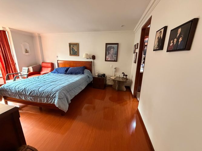 Apartamento de 3 alcobas en venta en Chico, Bogotá, 130 m² · foto 3 de 24