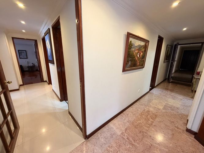 Apartamento de 3 alcobas en venta en Chico, Bogotá, 130 m² · foto 12 de 24
