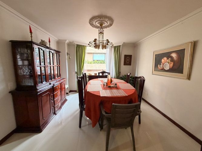 Apartamento de 3 alcobas en venta en Chico, Bogotá, 130 m² · foto 13 de 24