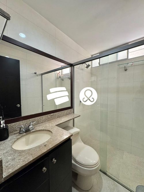 Apartamento de 3 alcobas en venta en Loma De Los Bernal, Medellín, 78 m² · foto 6 de 11
