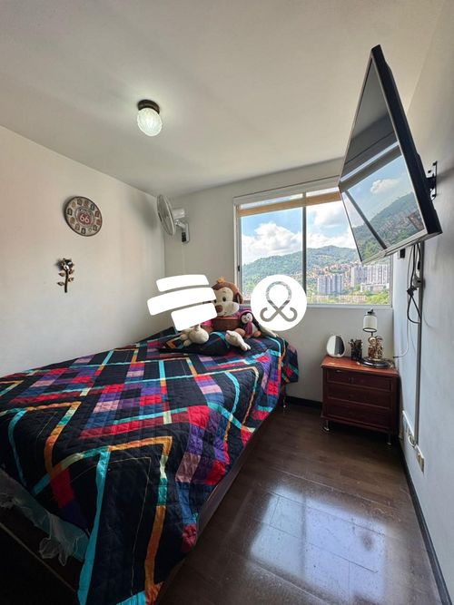 Apartamento de 3 alcobas en venta en Loma De Los Bernal, Medellín, 78 m² · foto 9 de 11