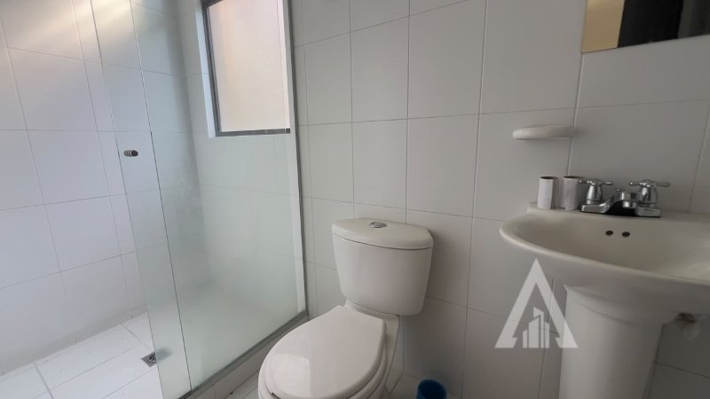 Apartamento en arriendo en El Poblado, Medellín · foto 9 de 24