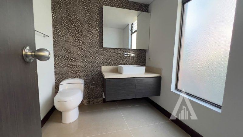 Apartamento en arriendo en El Poblado, Medellín · foto 15 de 24
