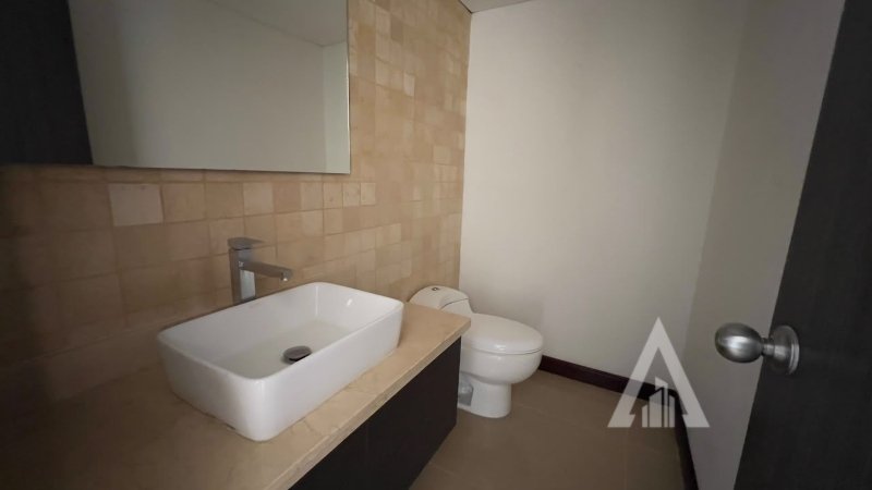 Apartamento en arriendo en El Poblado, Medellín · foto 18 de 24