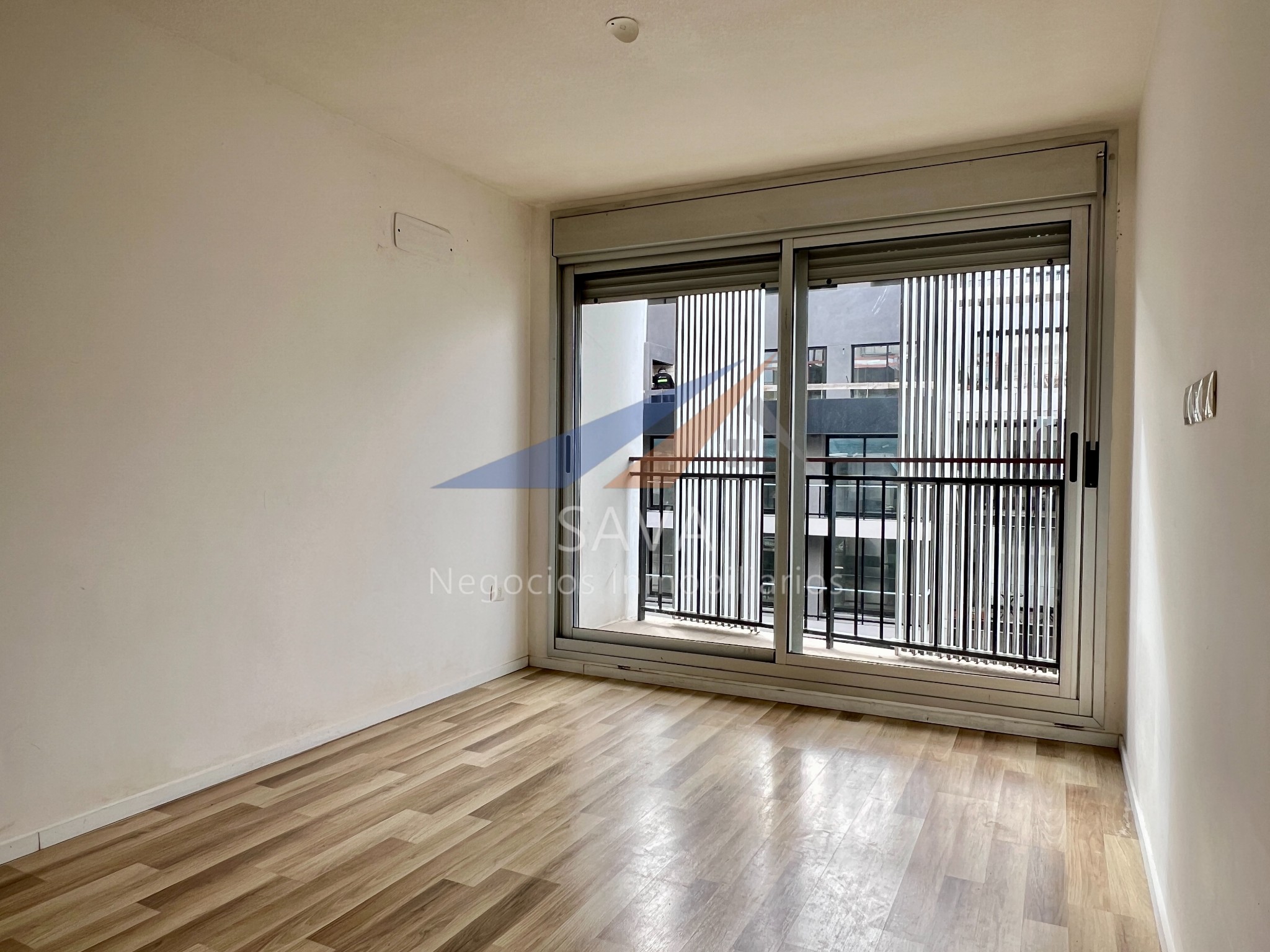 Alquiler Apartamento 2 Dormitorios en Barrio Sur! Piso Alto. Garage Incluido!