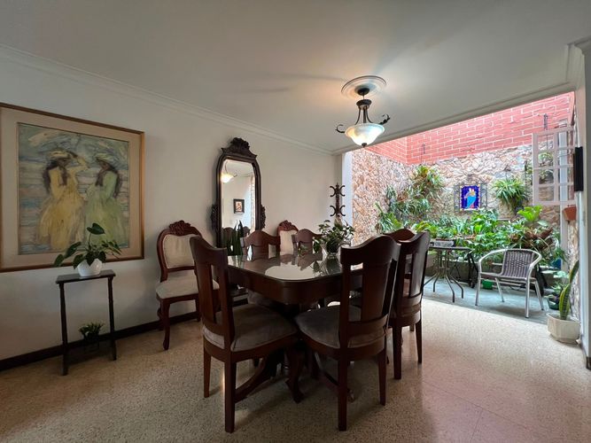 Casa de 3 alcobas en venta en El Poblado, Medellín, 198 m² · foto 4 de 17