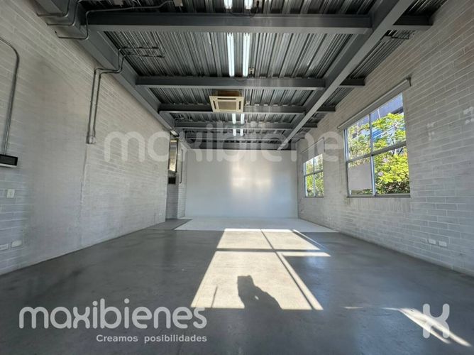 Oficina en arriendo en San Pablo, Medellín, 110 m² · foto 2 de 11
