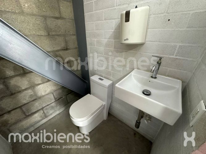 Oficina en arriendo en San Pablo, Medellín, 110 m² · foto 10 de 11
