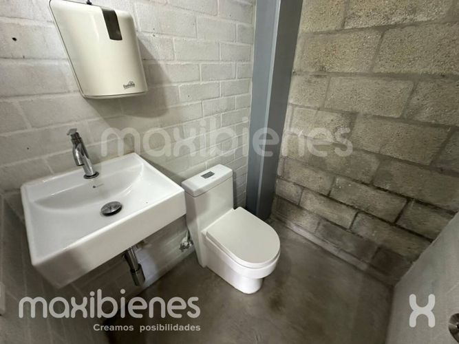 Oficina en arriendo en San Pablo, Medellín, 110 m² · foto 11 de 11