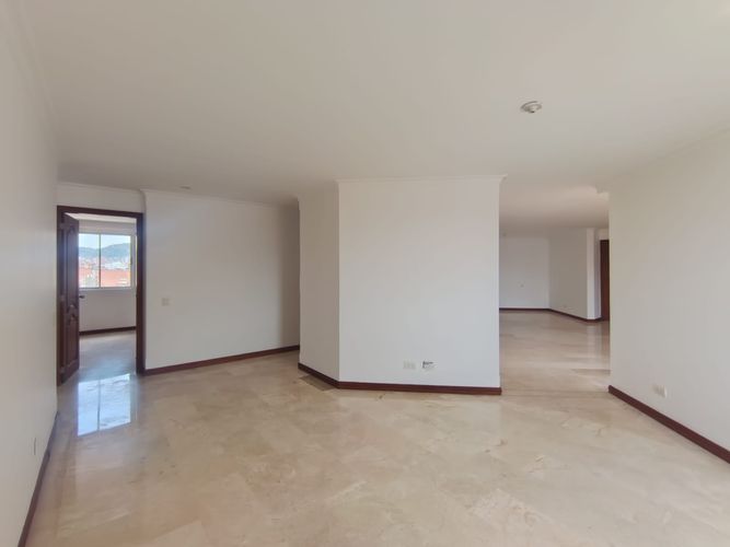 Apartamento de 3 alcobas en arriendo en Laureles, Medellín, 180 m² · foto 4 de 20
