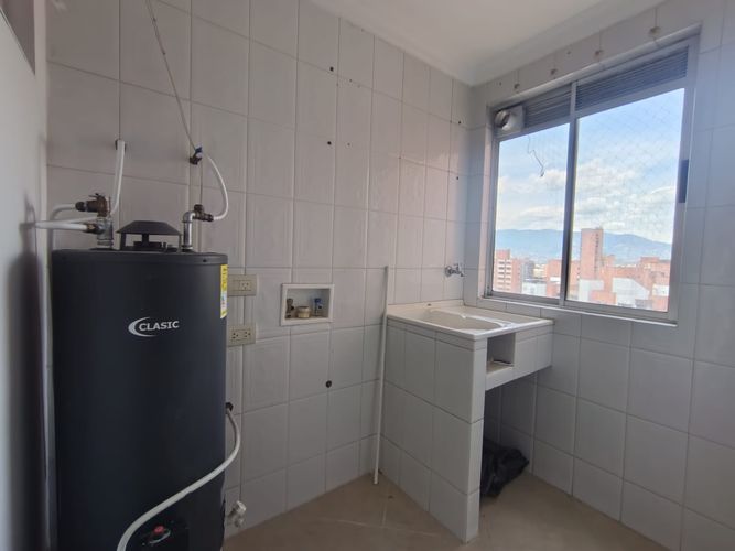 Apartamento de 3 alcobas en arriendo en Laureles, Medellín, 180 m² · foto 11 de 20