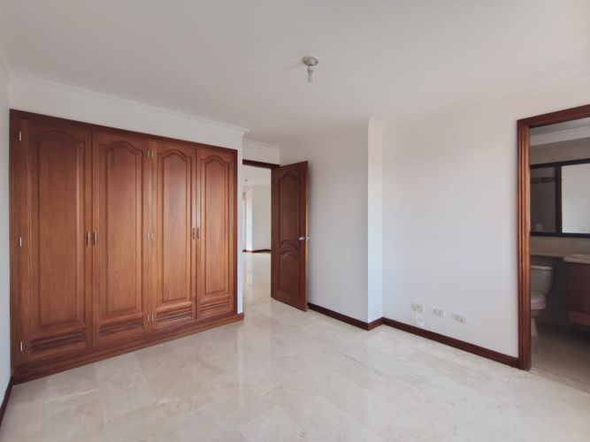 Apartamento de 3 alcobas en arriendo en Laureles, Medellín, 180 m² · foto 17 de 20