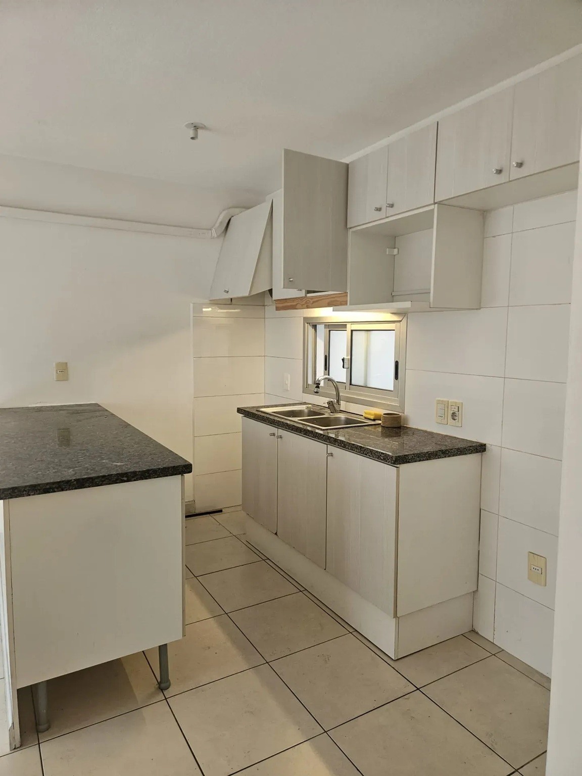 ALQUILER EN POCITOS DE 1  DORMITORIO, PISO 1 POR ESCALERA, LUMINOSO, PARRILLERO COMUN, GASTOS COMUNES BAJOS · Foto 4
