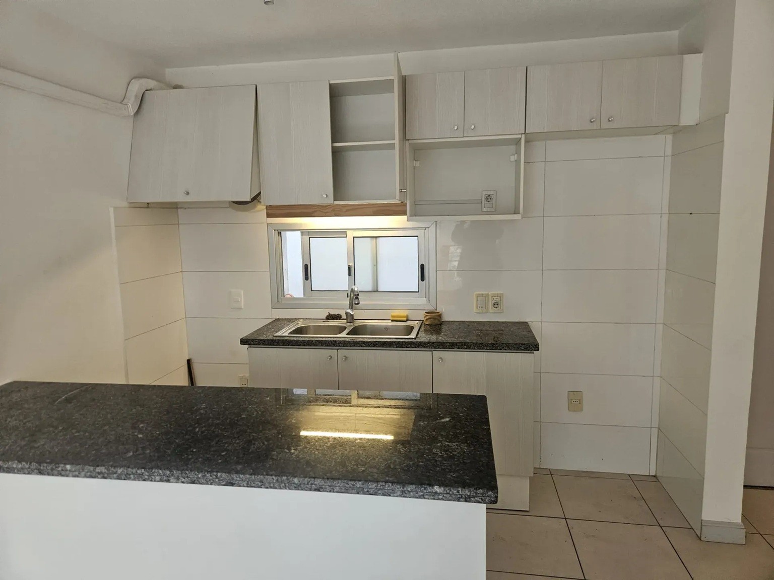 ALQUILER EN POCITOS DE 1  DORMITORIO, PISO 1 POR ESCALERA, LUMINOSO, PARRILLERO COMUN, GASTOS COMUNES BAJOS · Foto 3
