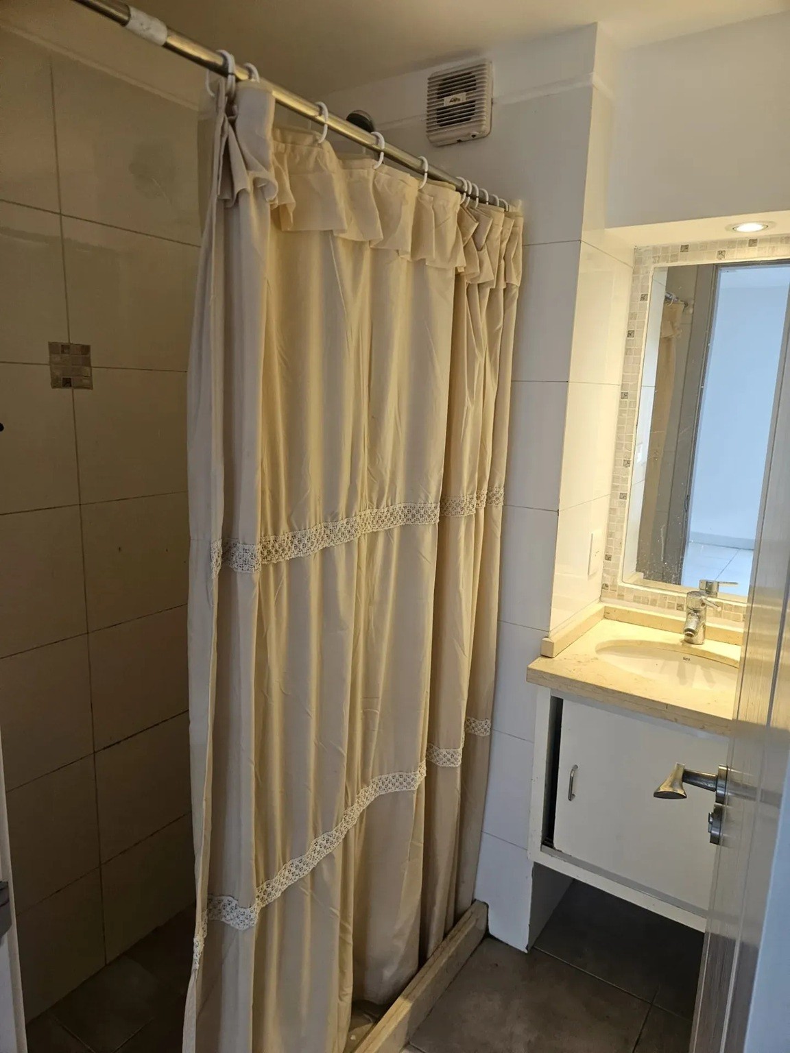 ALQUILER EN POCITOS DE 1  DORMITORIO, PISO 1 POR ESCALERA, LUMINOSO, PARRILLERO COMUN, GASTOS COMUNES BAJOS · Foto 8