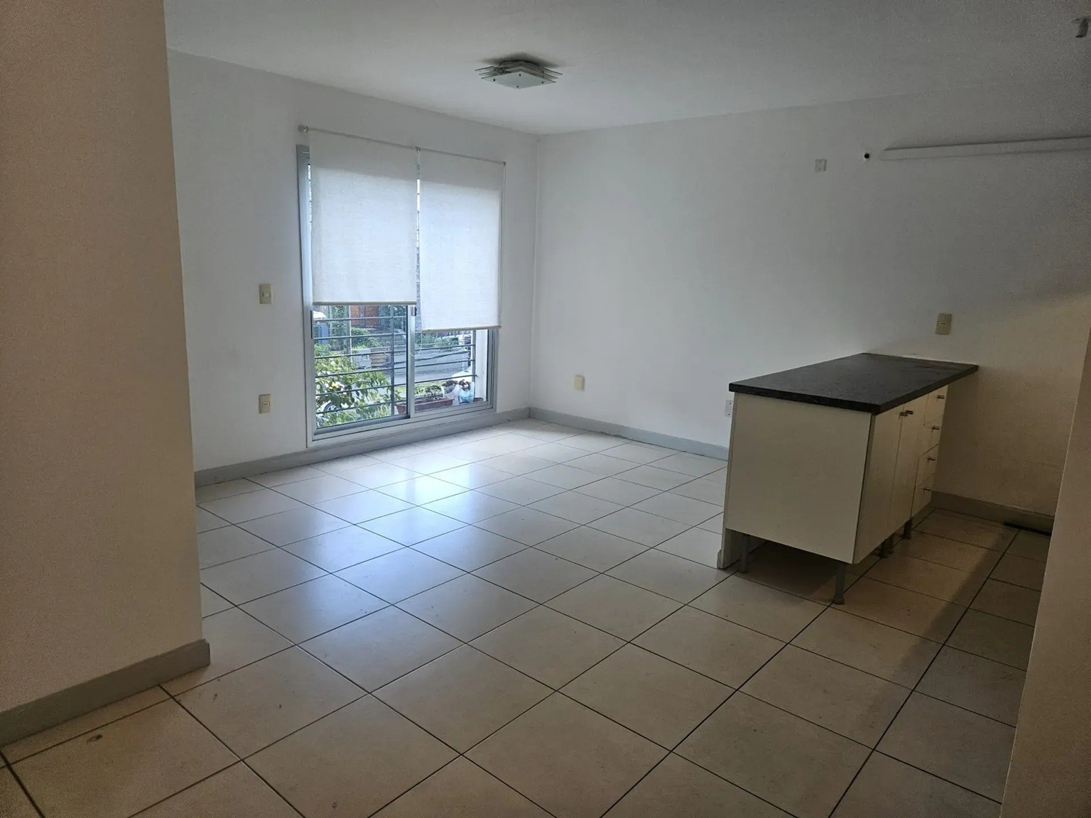 ALQUILER EN POCITOS DE 1  DORMITORIO, PISO 1 POR ESCALERA, LUMINOSO, PARRILLERO COMUN, GASTOS COMUNES BAJOS · Foto 1