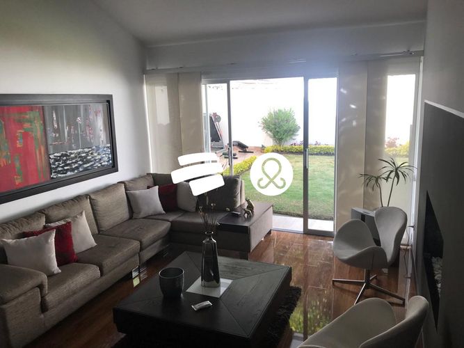 Casa de 5 alcobas en venta en Niza, Bogotá, 325 m² · foto 2 de 16