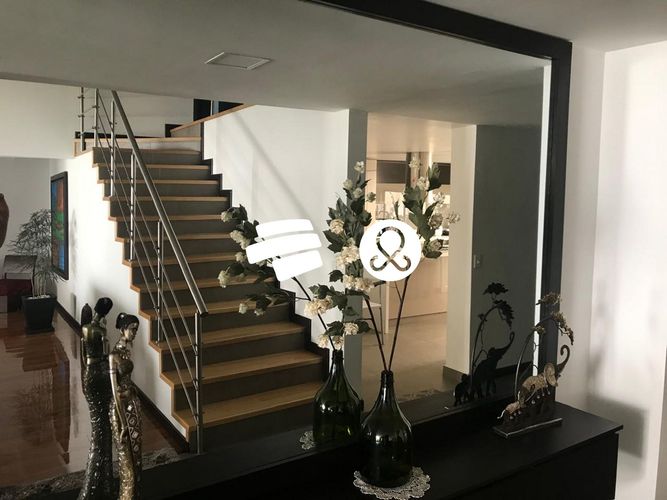 Casa de 5 alcobas en venta en Niza, Bogotá, 325 m² · foto 5 de 16